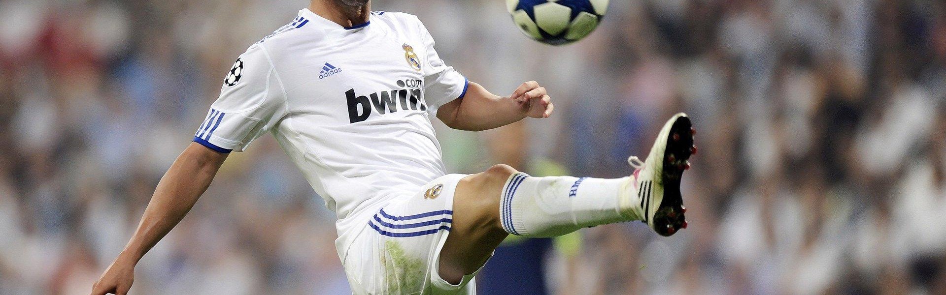 开云_王者归来！卫冕冠军强势登顶，再创历史辉煌